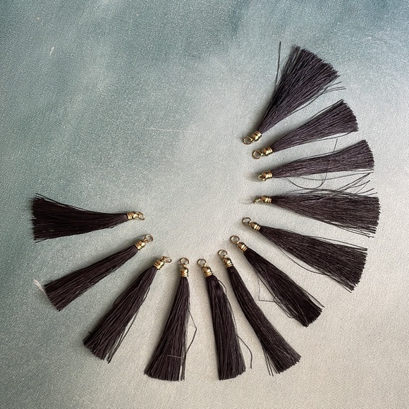 Tassel Curtain Hooks Set of 24 + Bonus Tassels + Tassel Keychain - Picture 11 of 15